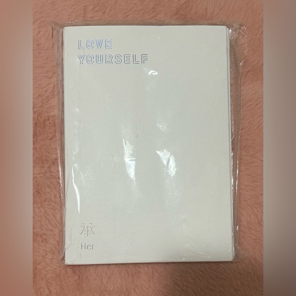 BTS Love Yourself ‘HER’ (L version) Album - Picture 2 of 6